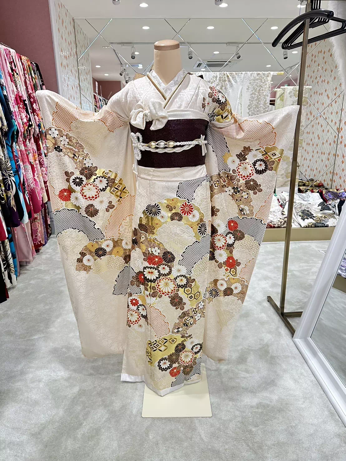 TAKAZEN姫路店　加古川市　高砂市　人気振袖　振袖レンタル　姫路市　成人式　卒業式　袴　振袖　イマドキ振袖　古典柄　くすみ　